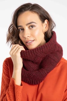 Candy Cable Knitted Faux Fur Lined Snood Garnet